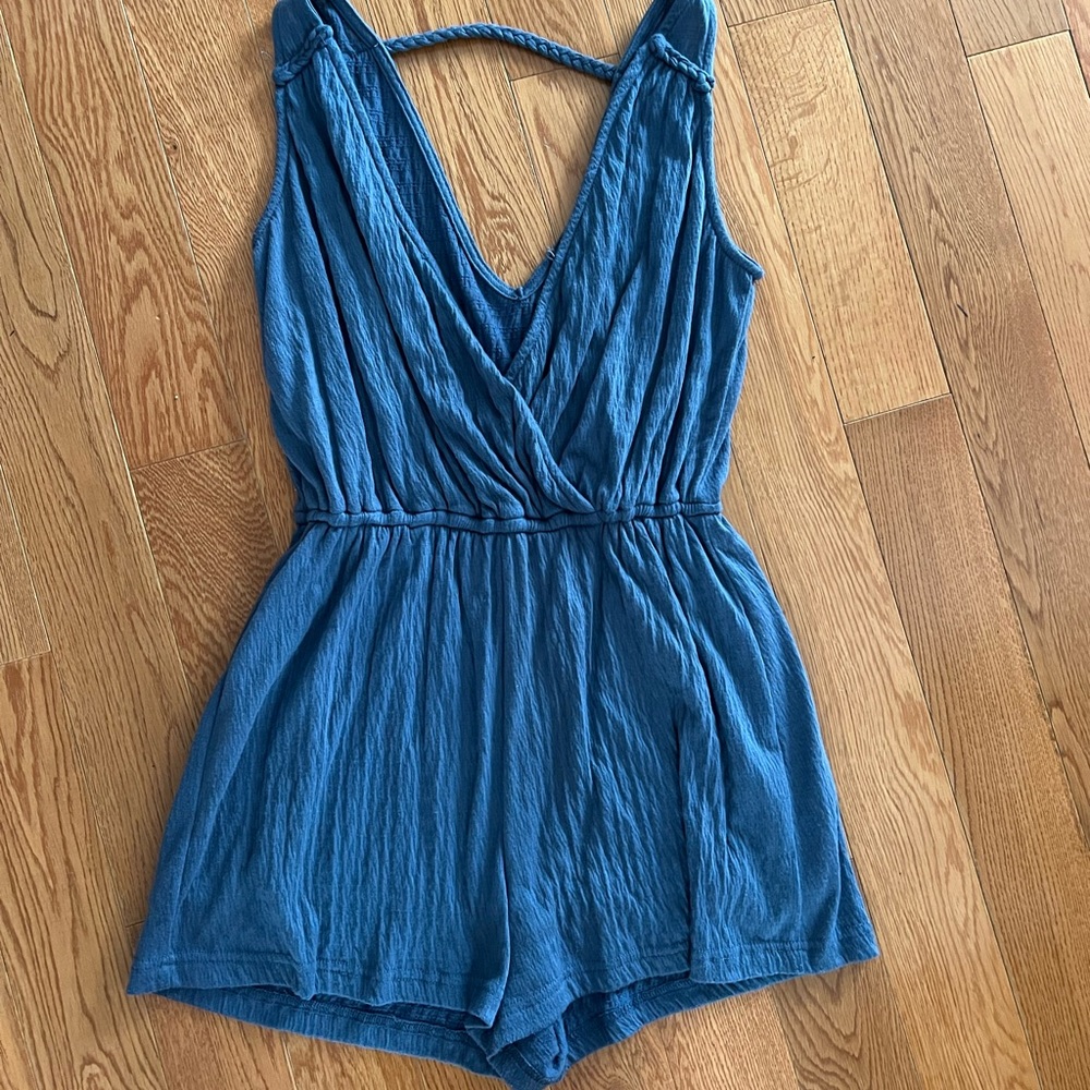 Universal thread blue romper